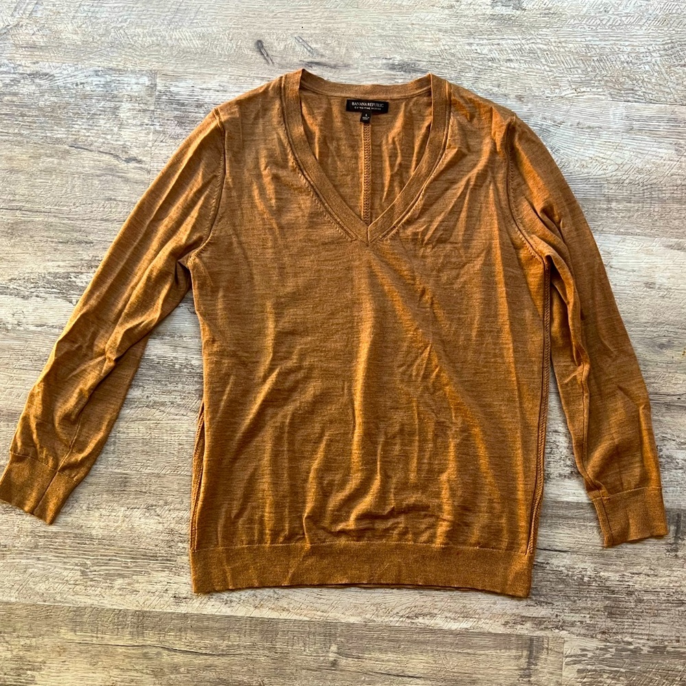 Banana Republic beige v-neck wool sweater